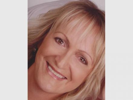 Darienne Davis - The Sunshine Coast Celebrant